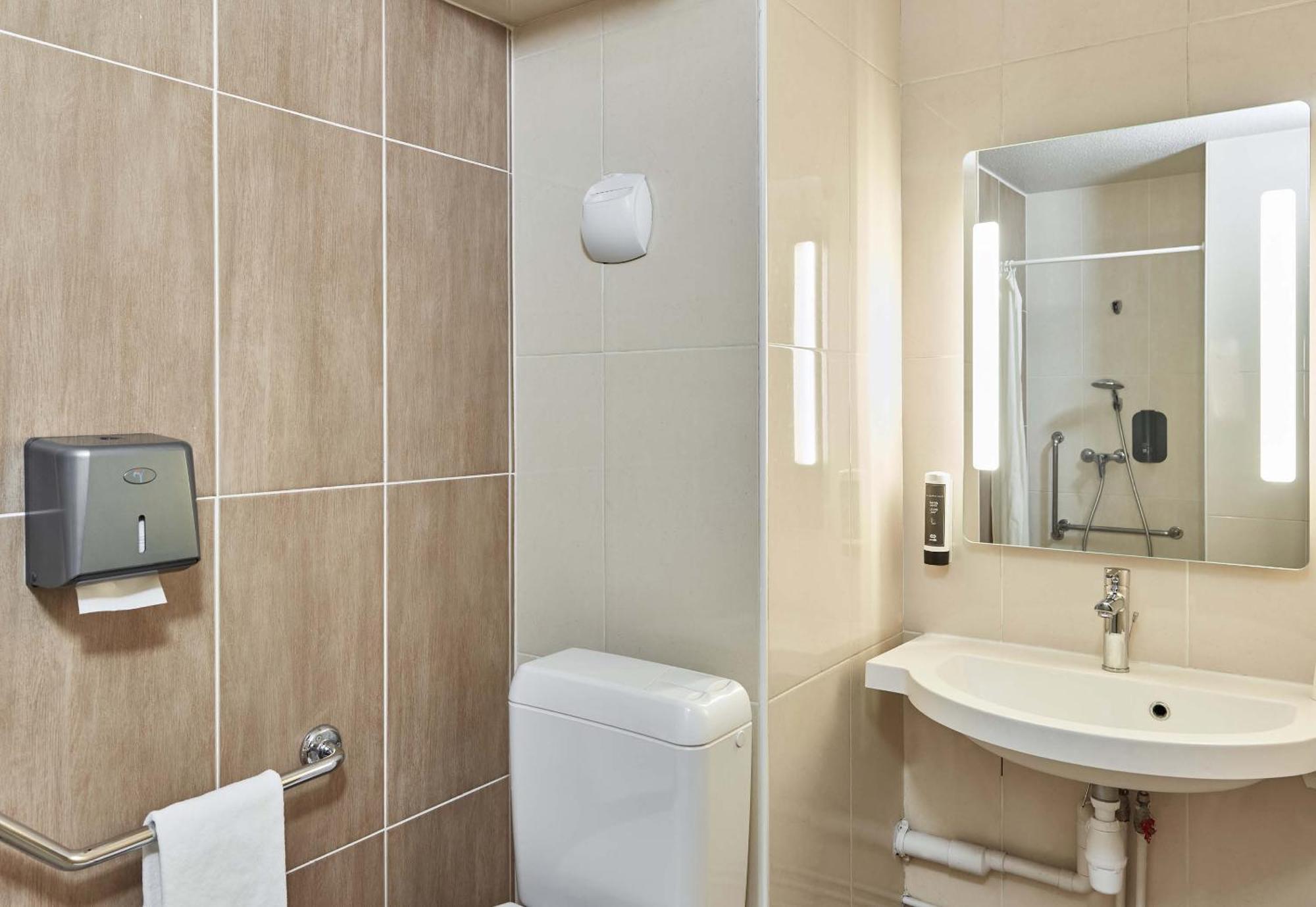 B&B Hotel Orgeval Экстерьер фото